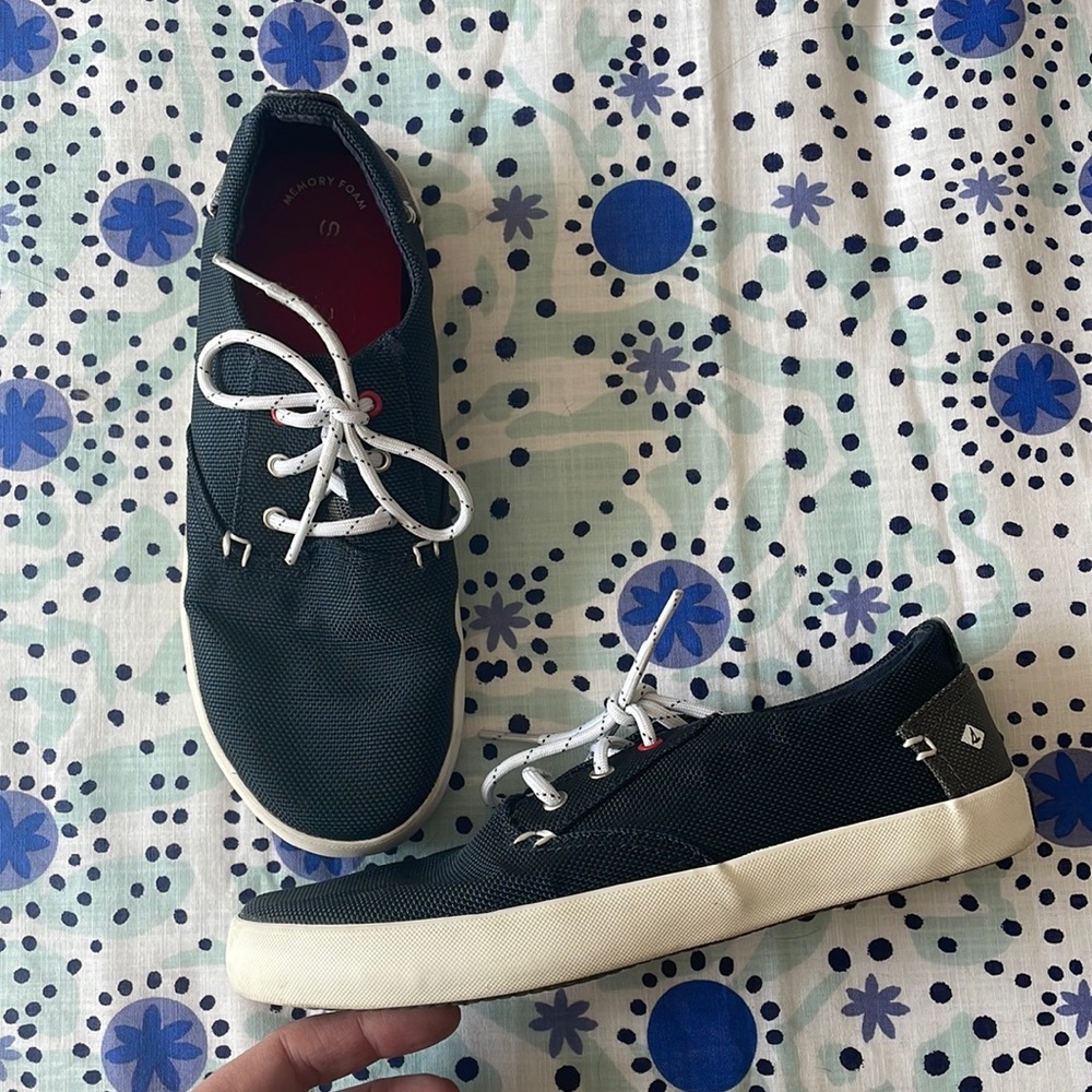 Boys Sperry Boat Shoes, size 3.5